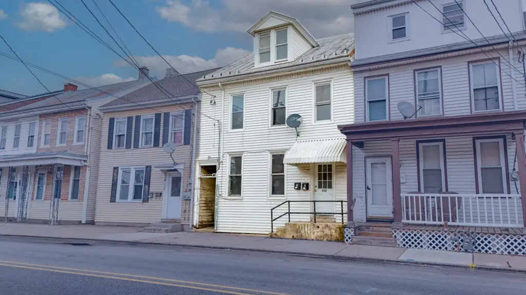 ILLUSTRIOUS LEBANON 2 UNIT - 350 North 7th Street, Lebanon, PA, USA - Intel Auctions