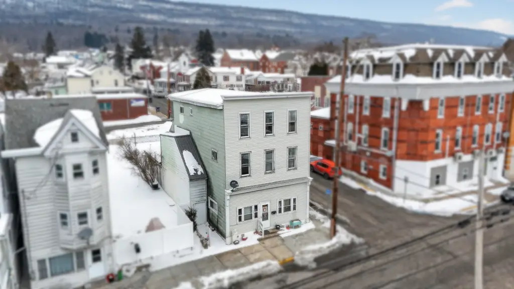 Williamstown 3 Unit Apartment - 201 West Market Street, Williamstown, PA, USA - Intel Auctions