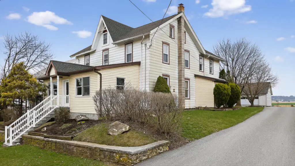 White Horse Homestead - 5624 Old Philadelphia Pike, Gap, PA, USA - Intel Auctions