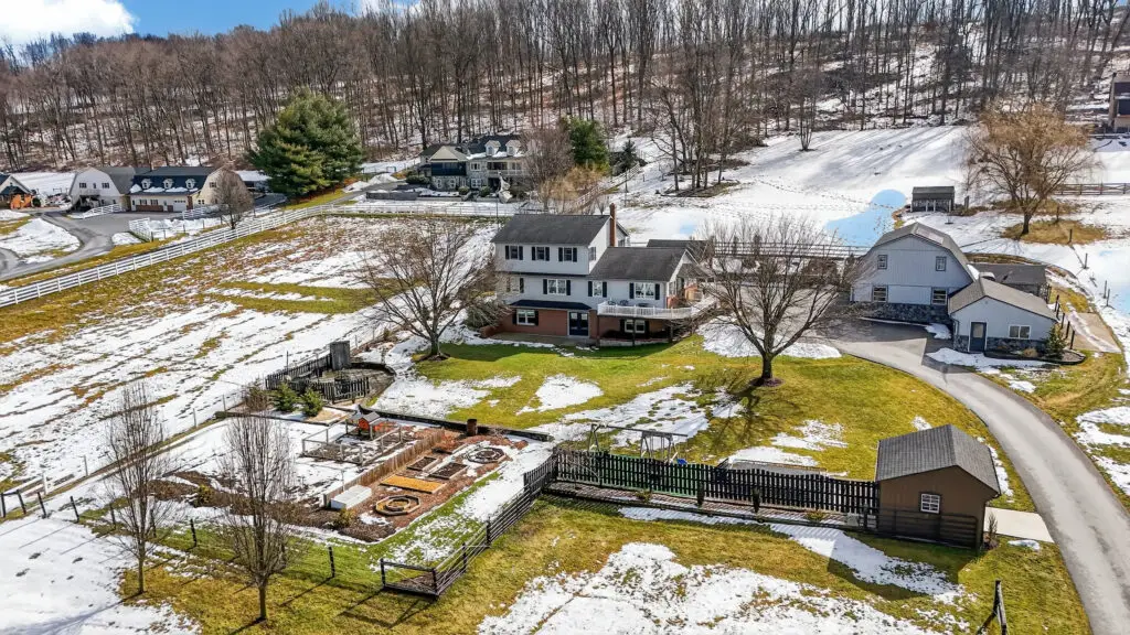 Beaver Dam Homestead - 6142 Beaver Dam Rd, Narvon, PA 17555, USA - Intel Auctions