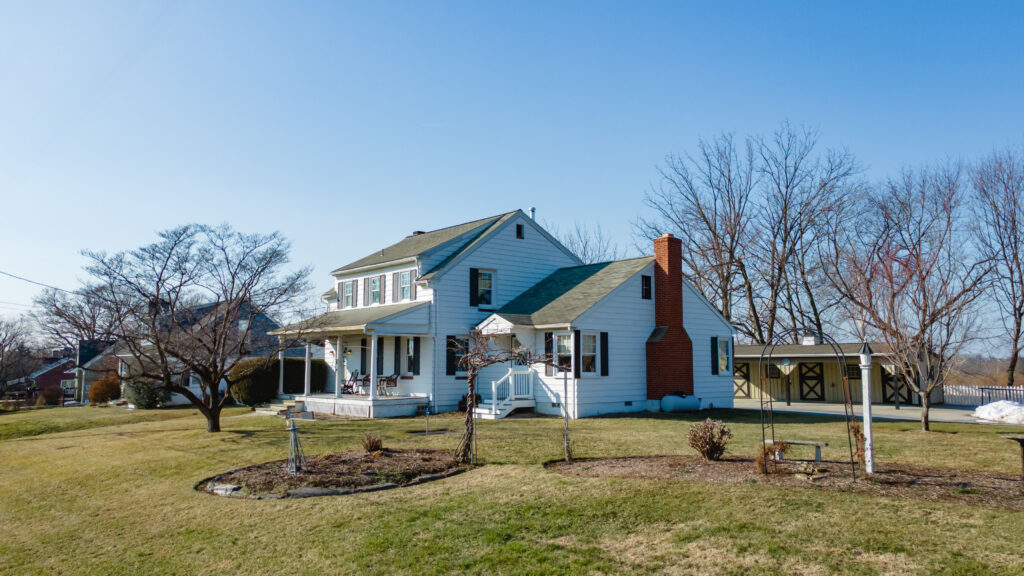 Desirable Dwelling - 31 Hershey Avenue, Paradise, PA, USA - Intel Auctions