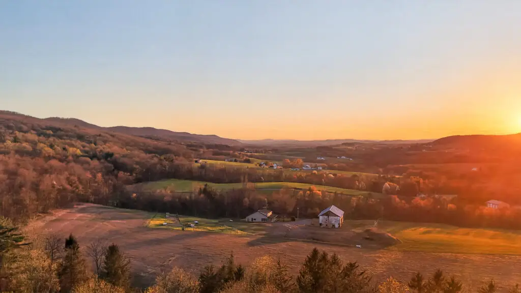 FROM DAWN TILL DUSK - 337 Swamp Rd, Halifax, Dauphin County, PA, USA - Intel Auctions