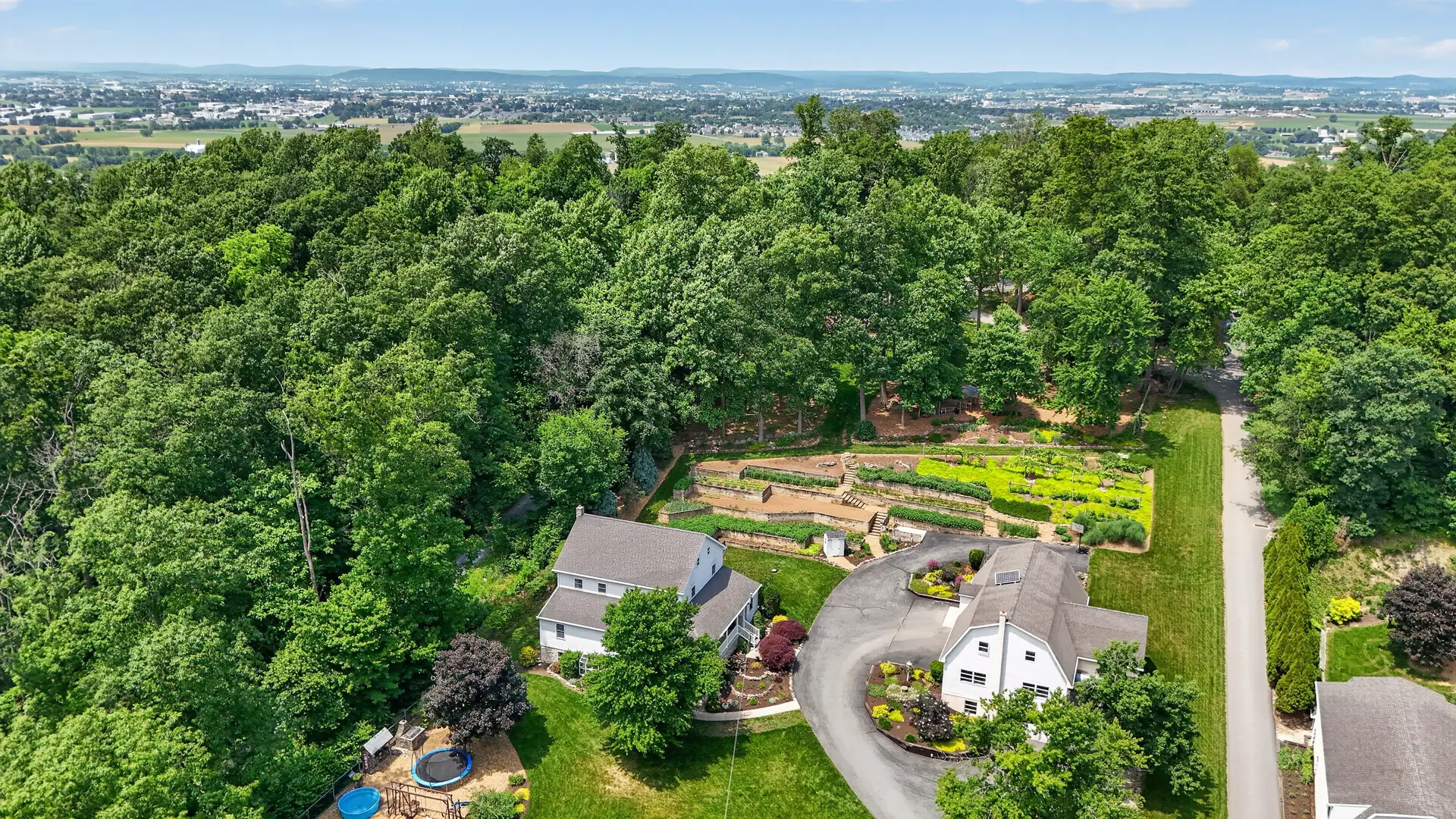 The Fabulous Five - 257 Hill Rd, New Holland, PA, USA - Intel Auctions