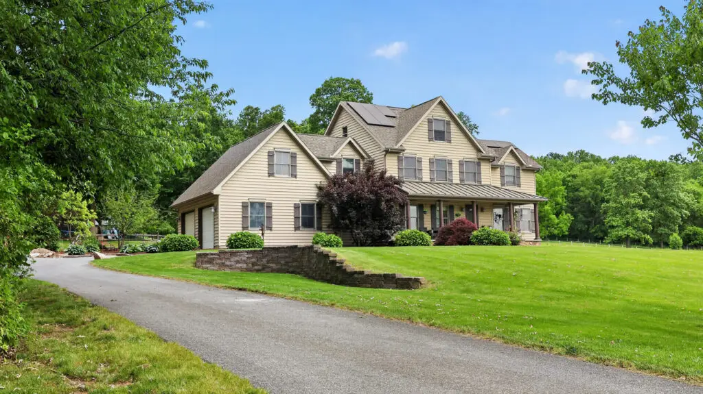 Detailed Country Homestead - 5325 Hammond Rd, New Holland, PA, USA - Intel Auctions