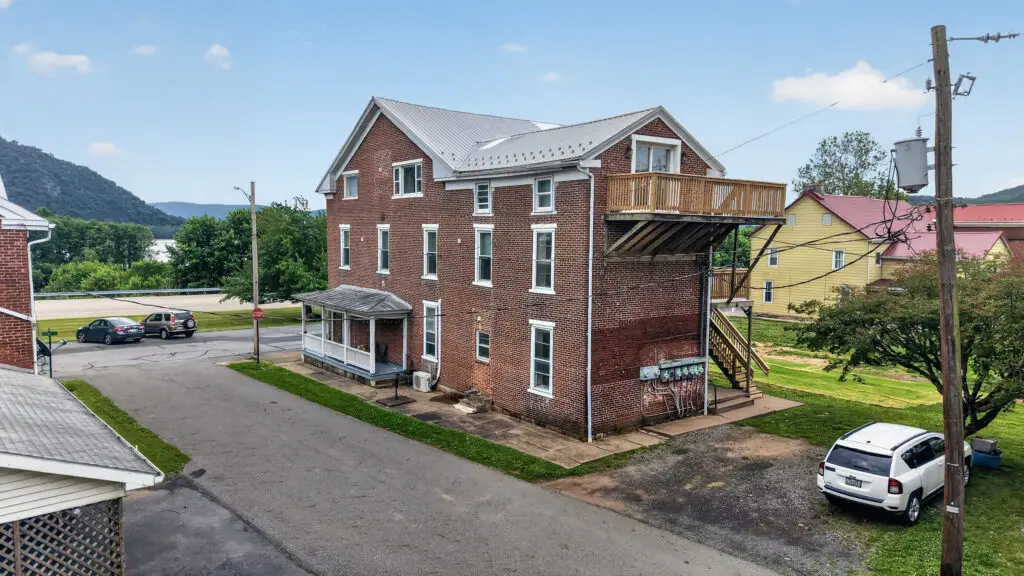 Riverfront 7-Unit Apartment - 216 North Front Street, Liverpool, PA 17045, USA - Intel Auctions