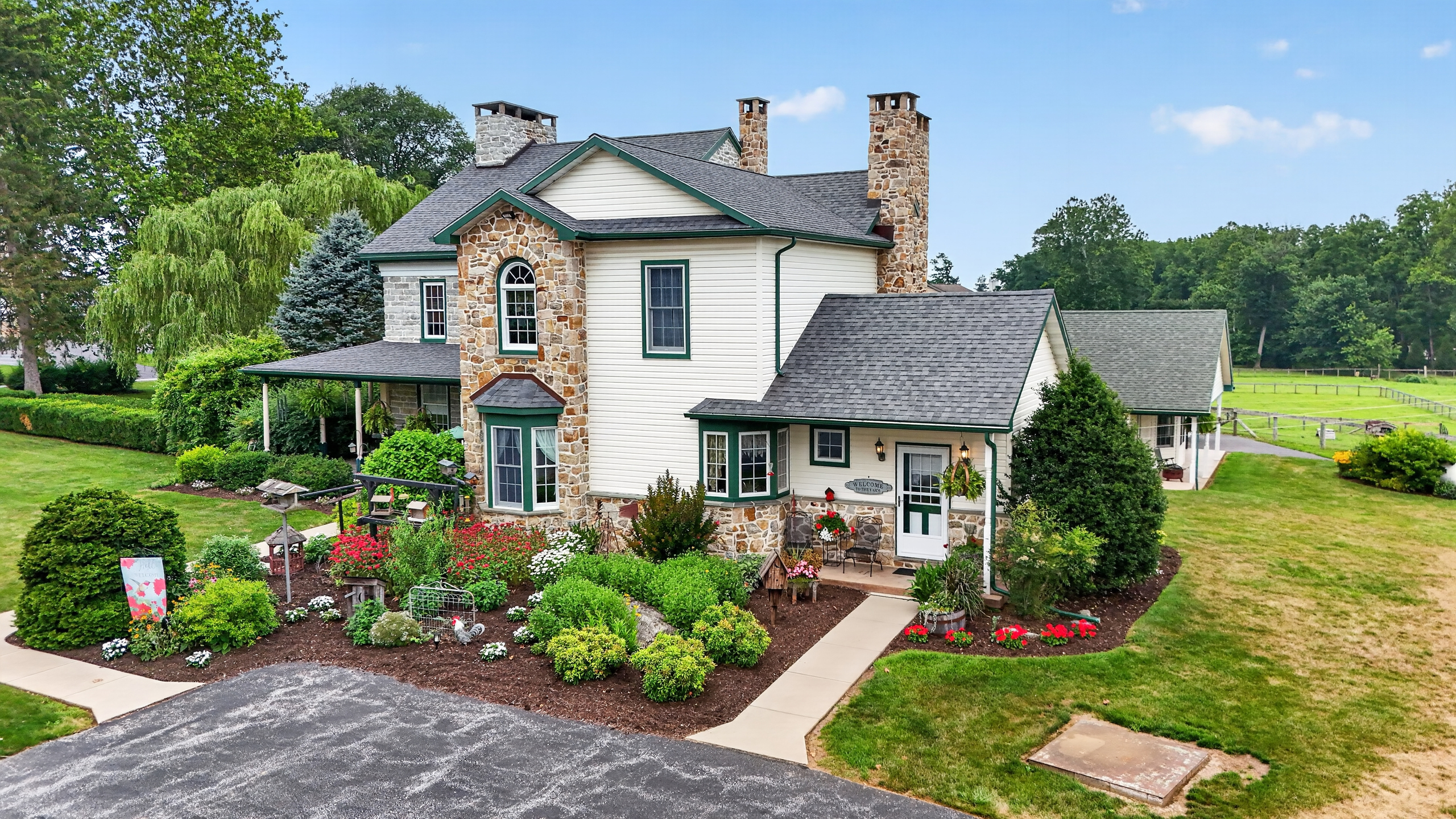 THE BUTTONWOOD FARM - 1505 W Kings Hwy, Gap, PA 17527, USA - Intel Auctions