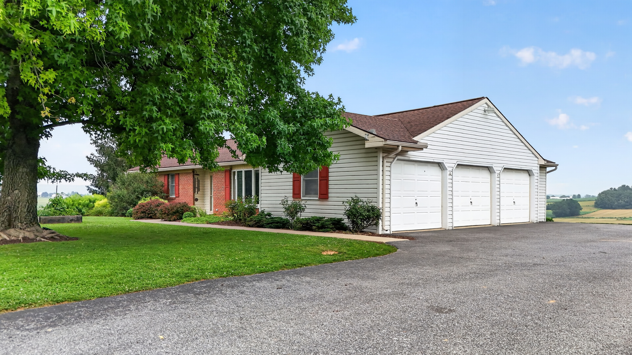 EAST EARL HOME WITH VIEWS - 241 Fetterville Road, East Earl, PA, USA - Intel Auctions
