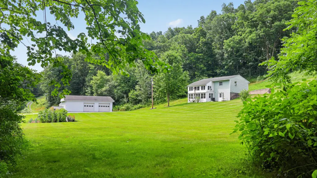 Dauphin County Gem - 542 Honeymoon Trail Lykens, PA - Intel Auctions