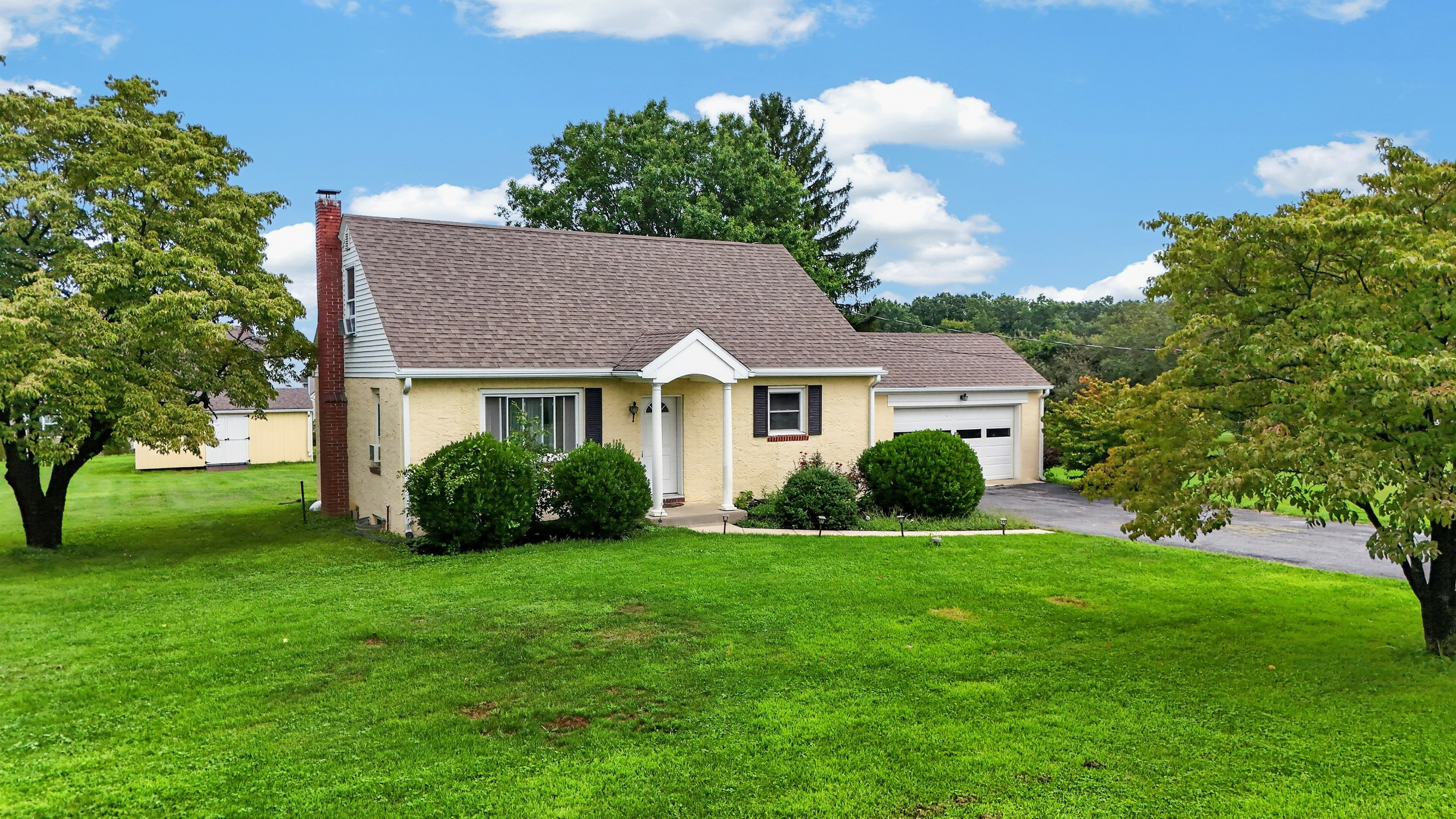 CONVENIENT COTTAGE - 3471 Horseshoe Pike, Honey Brook, PA, USA - Intel Auctions
