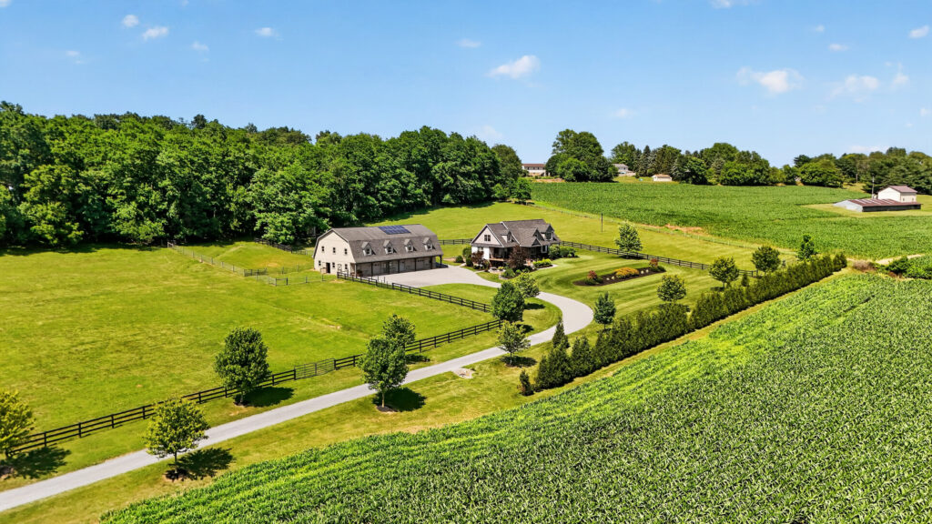 FANTASTIC FAMILY FAVORITE - 409 Weaver Rd, Strasburg, PA, USA - Intel Auctions