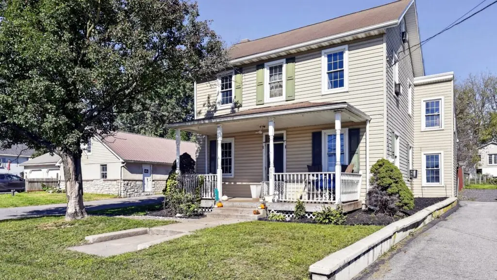 White Horse Home and Garage - 5645 Old Philadelphia Pike, Gap, PA - Intel Auctions