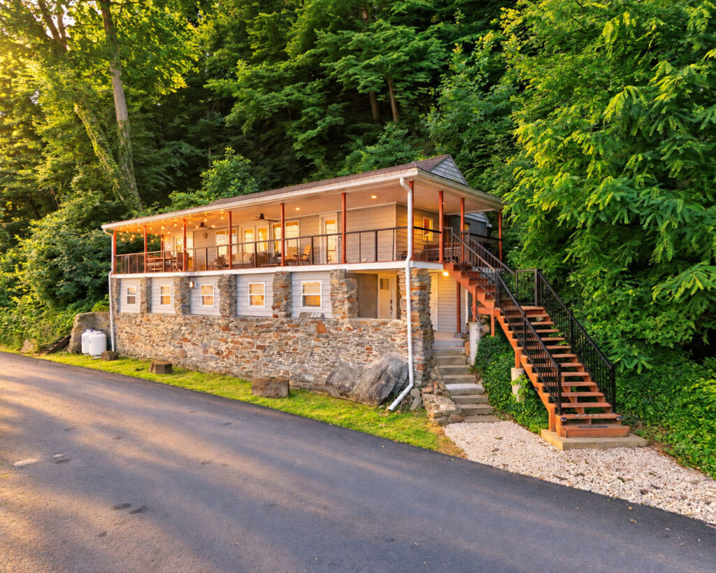 The Riverfront Serenity Lodge - 6140 River Dr, York, PA, USA - Intel Auctions
