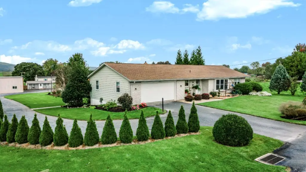 Main Street Deluxe - 6247 Main St, Honey Brook, PA - Intel Auctions